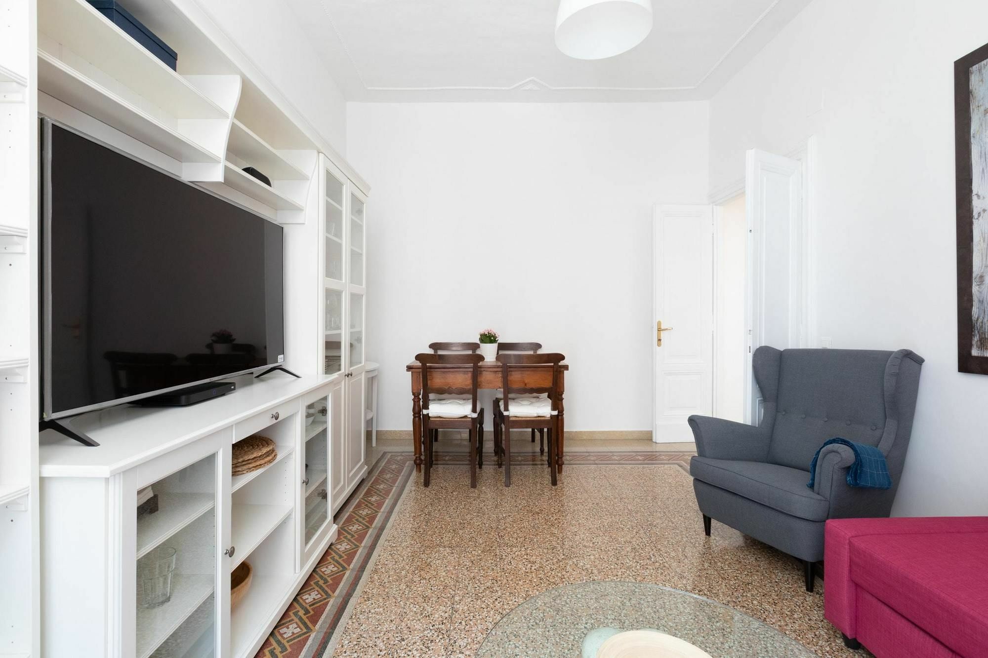 With One Bedroom In Roma, With Wifi Apartment *