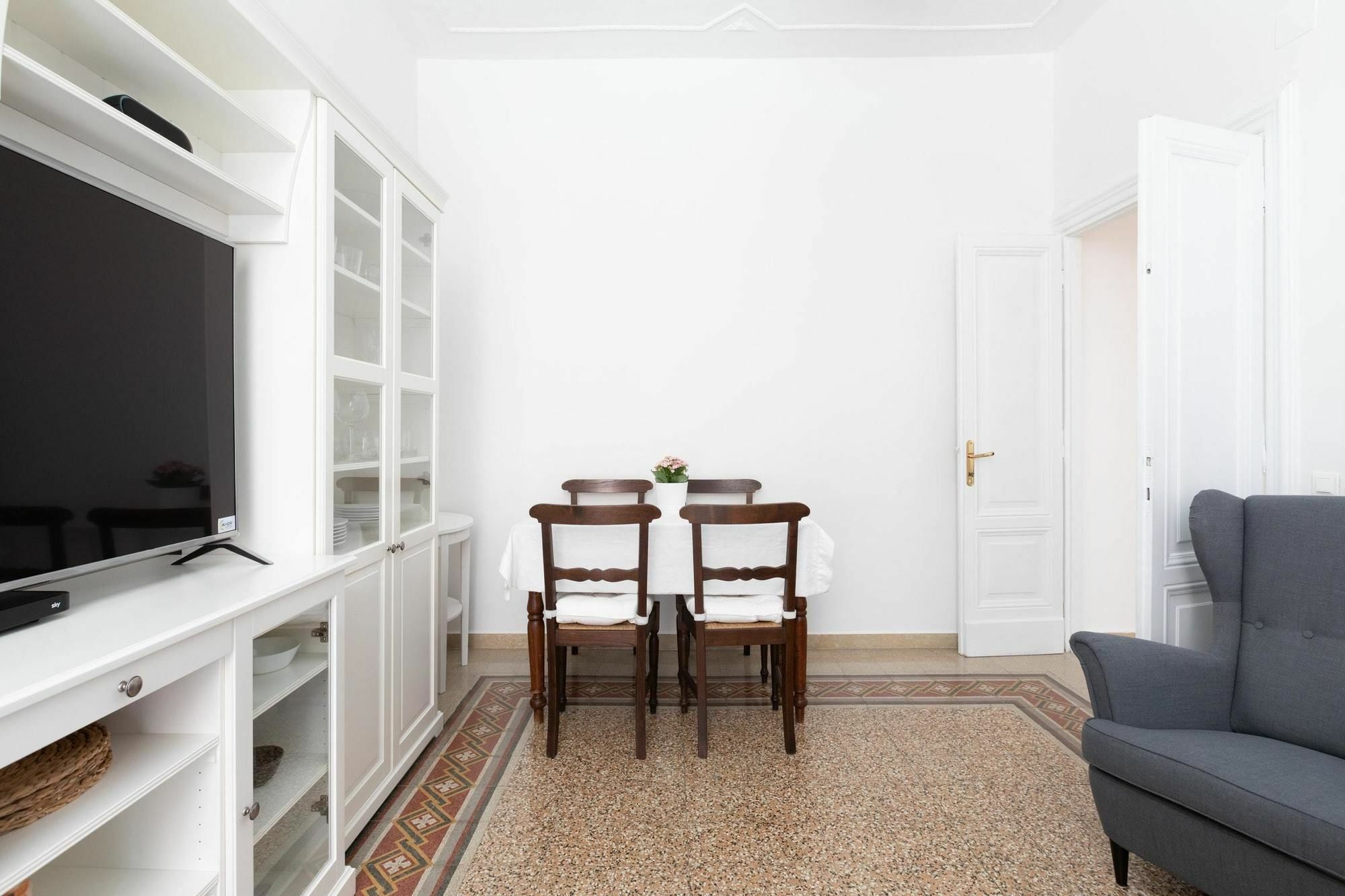 With One Bedroom In Roma, With Wifi Apartment *